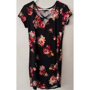 🆕 Women’s Short Sleeved Black Floral Fitted Dresss